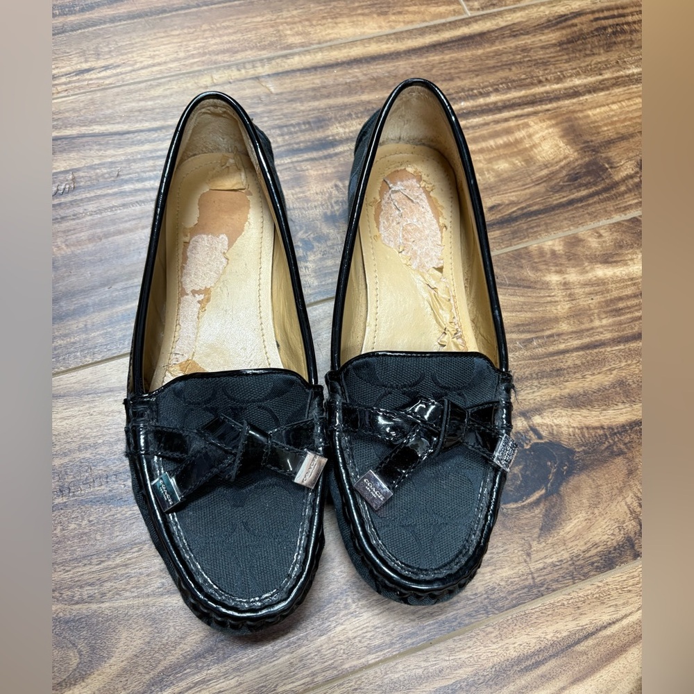 Coach Frida Black Tassel Logo Loafer Size 7B
Canvas with leather trim.